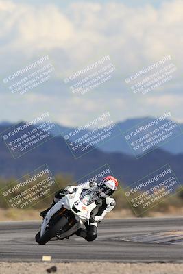 media/Nov-16-2025-Race Pace (Sun) [[8c5fa54630]]/Non Verified Riders (1st 20 Minutes)/5-Turn 15 (110pm)/